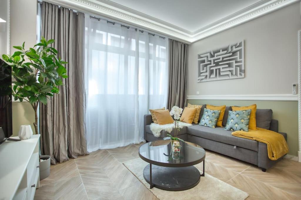 Charming Apart New 2 Bedrooms With Aircon Paris Exterior foto