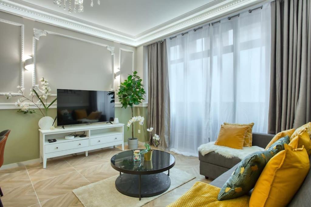 Charming Apart New 2 Bedrooms With Aircon Paris Exterior foto